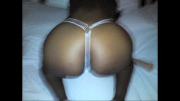 Mulata safada dando o cuzinho em BH (Amateur ebony anal sex)